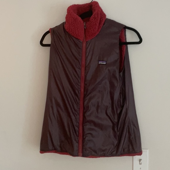 Patagonia red women’s reversible vest - Picture 5 of 5